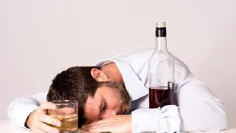 春节养胃：喝酒前先垫点油腻食物