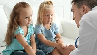 新生儿睡觉不踏实怎么办？新生儿睡能不能摇晃？