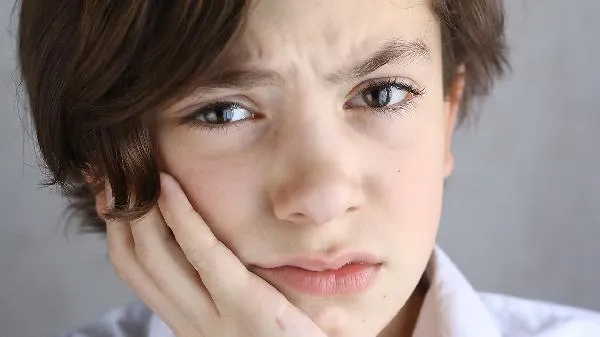 小孩子上课老是发呆是什么原因