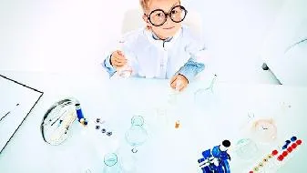 新生儿床边  新生儿肚脐眼 血痂