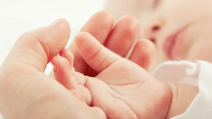 婴儿湿疹的原因有哪些？婴儿湿疹的治疗方法有哪些