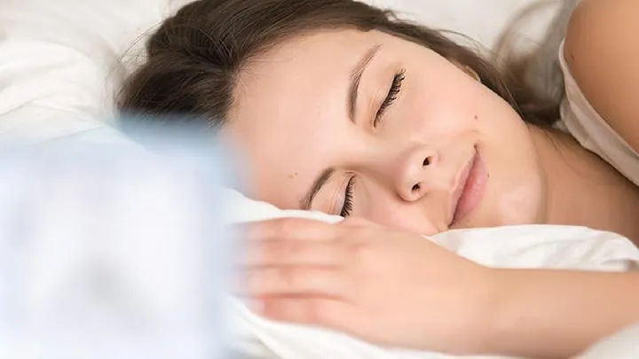 新生儿白天不睡觉正常吗