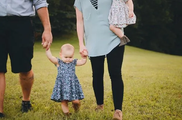 父母很丑孩子很漂亮怎么回事