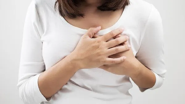 宝宝混淆了乳房和奶嘴的表现