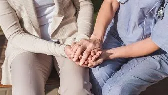 新生儿吃奶时呼吸急促是怎么回事
