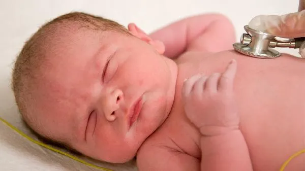 新生儿吃奶粉一天没拉大便怎么办