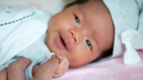 宝宝19天黄疸还没退怎么办