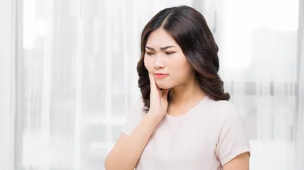 女性经常口腔溃疡原因