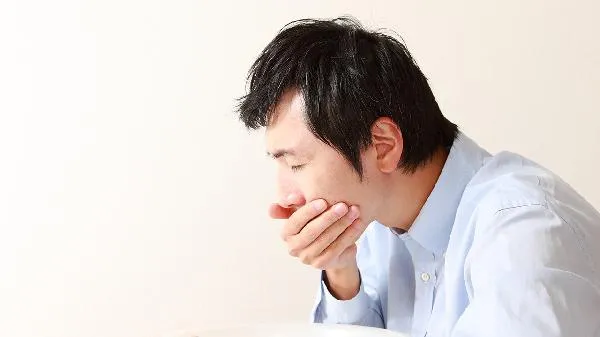 宝宝故意抠嘴干呕怎么回事