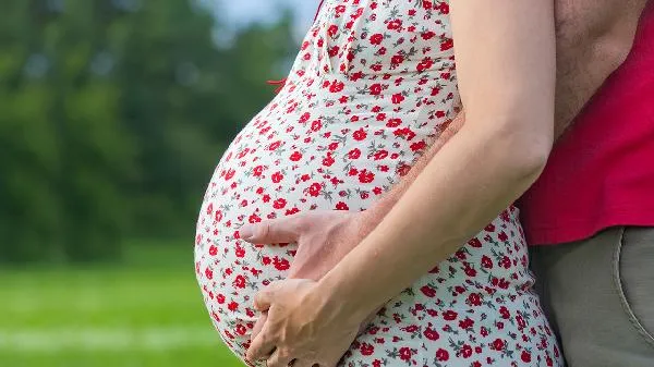 剖腹产新生儿多长时间吃奶或喝水