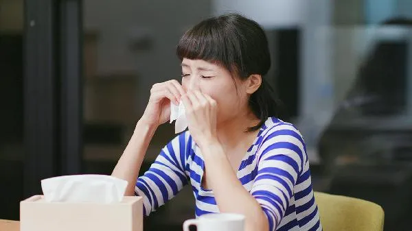 哺乳期间感冒流鼻涕打喷嚏怎么办