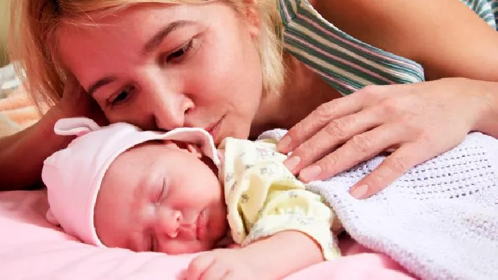 29天的婴儿拉肚子不好好睡觉是怎么会事？