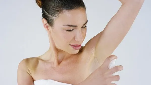 大人狐臭抱婴儿影响吗