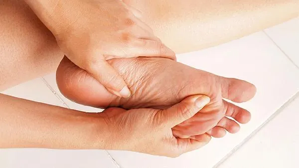 宝宝的手、上身、脚上都有硬疙瘩