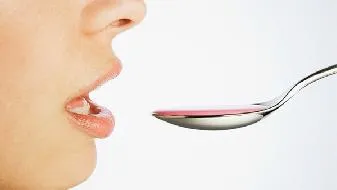 什么原因引起的白癜风？白癜风应该怎么治疗