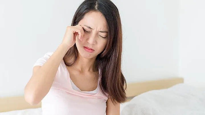 婴儿拉屎有好多小黑线头