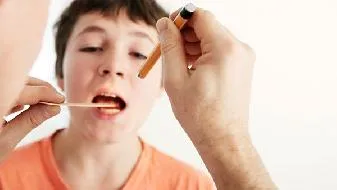 一个月宝宝频繁溢奶是什么原因 什么是宝宝溢奶