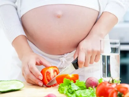 孕妇不能吃哪些食物？专家：这5种食物可能会导致流产