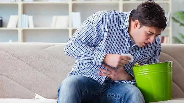 孩子有反胃症状怎么回事怎么办？