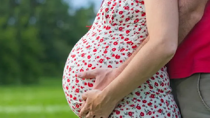 孕妇顺产撕裂与侧切有何不同？ 孕妇自然撕裂对产妇身体有什么影响？