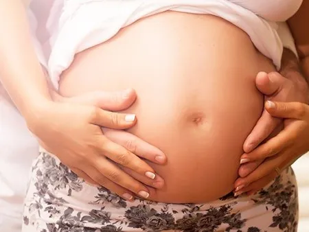 怀孕后，肚子里的宝宝也在努力“守护”妈妈，看完想生娃了