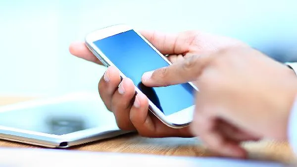 六年级孩子玩手机上瘾怎么办呢