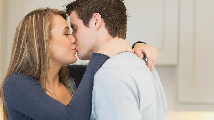 女性产后同房出血正常吗？ 女性产后同房出血怎么回事？
