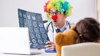 孩子耳朵后面长了个硬包怎么回事？