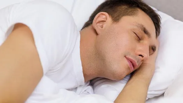 成人夜间磨牙挂哪个科