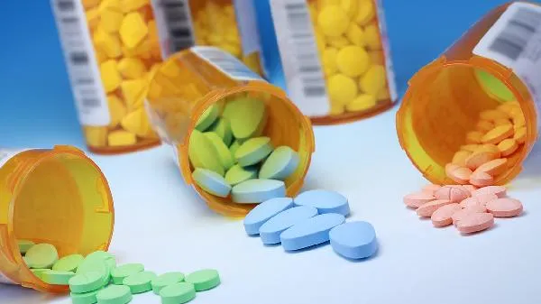 长期服用药物导致目光呆滞、僵直怎么办