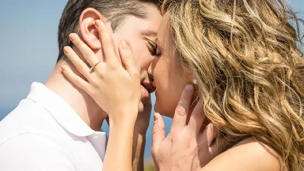 夫妻感情越来越淡了怎么办