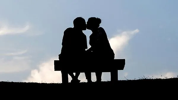 夫妻感情多久开始变淡