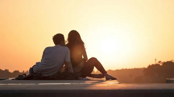 女儿谈恋爱怎么引导
