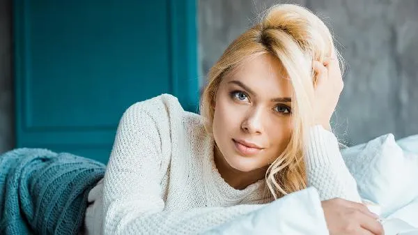 女人对丈夫失望透顶，不爱的表现：“装”
