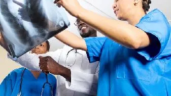 怎么预防手足皲裂？老人应该怎么做呢
