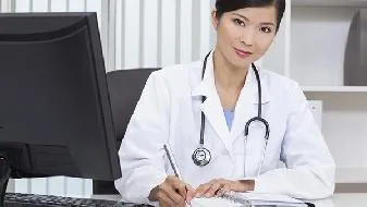 健康小常识 越活越年轻的5大光脚养生法