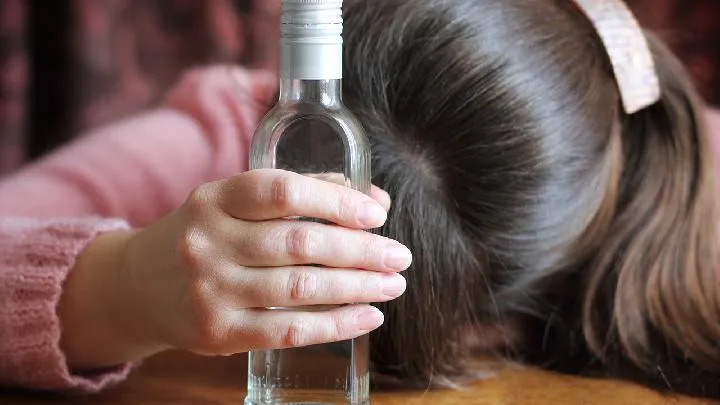 晚上酗酒更容易伤身
