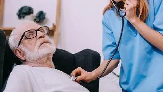 一人传染一桌人 假期聚餐要预防这几种传染病