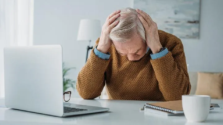 老人上下楼梯要当心 安全最关键