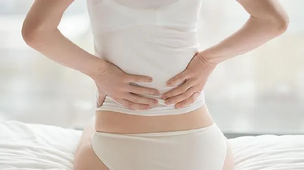 腰两侧有两块肉很突出怎么办