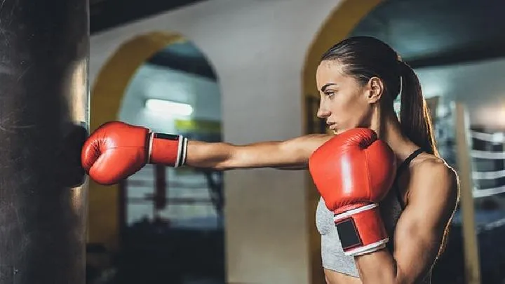 深蹲可以提高性能吗 学习4种蹲下的姿势好处多