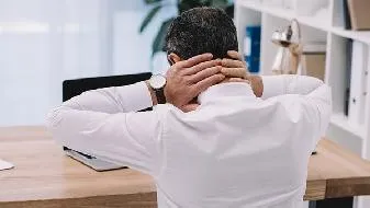 落枕是颈椎病的信号
