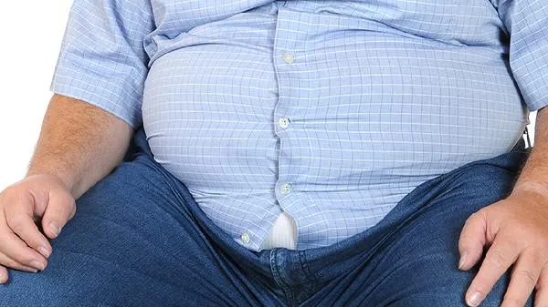 减肥长期不吃饭恶心想吐正常吗