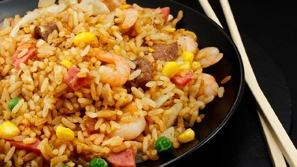 鸡蛋炒饭粘锅和什么有关系 蛋炒饭粘锅后怎么处理