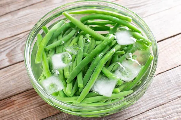 豆角生冻好还是熟冻好炒几分钟