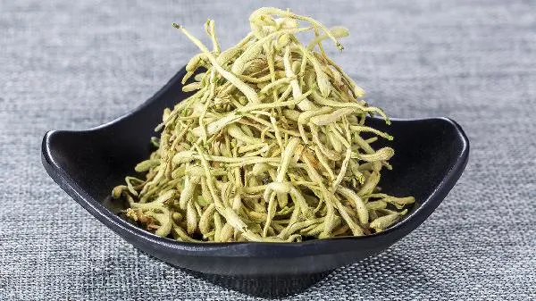 金银花熬水洗澡的功效 金银花洗澡可以天天洗吗