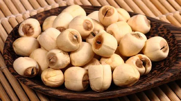 莲子心茶一天喝多少为正好 莲子心茶喝多了有什么副作用