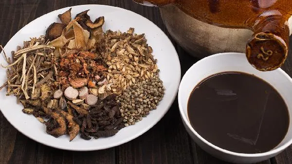 生鱼鸡爪芋黑豆汤的功效