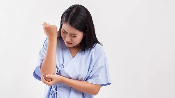 紧张时手抖是什么病