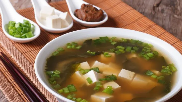 黑色豆腐渣样的分泌物是怎么回事